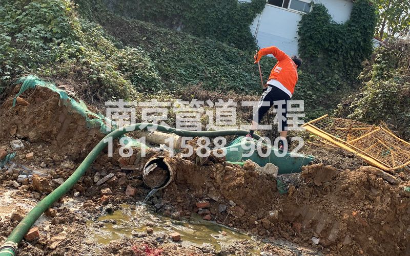 263鼓楼工地化粪池清理